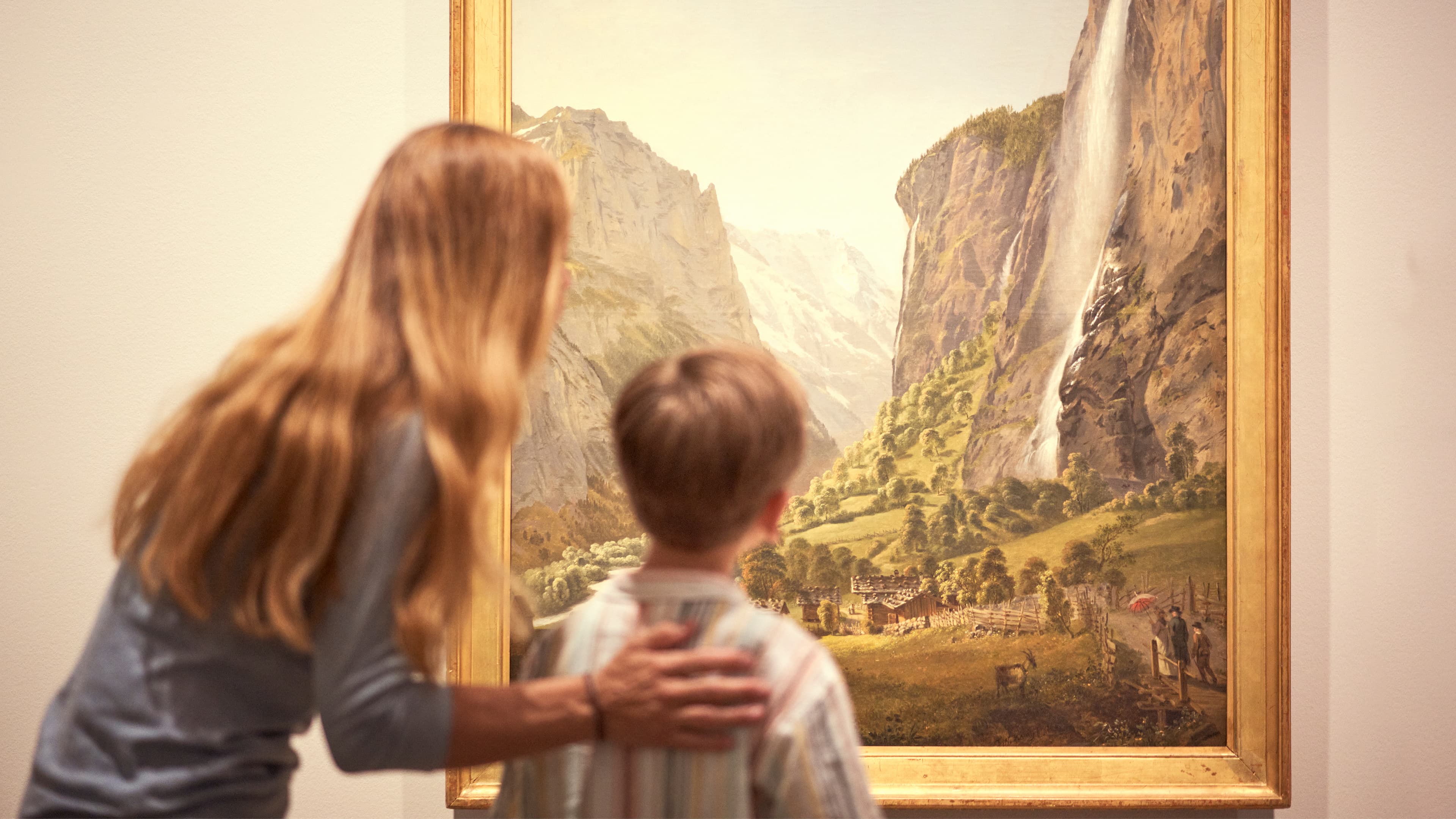 Frau und Kind vor dem Bild Staubbach von Alexandre Calame